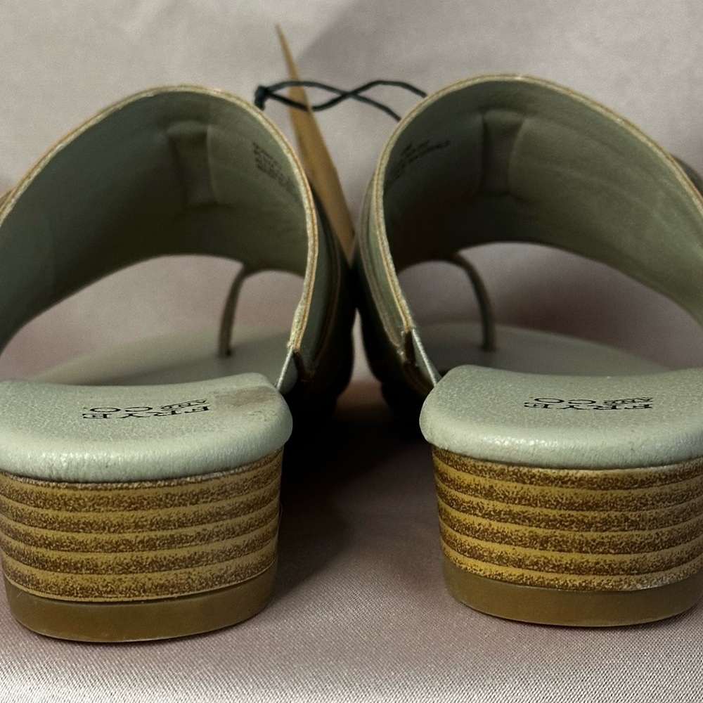 COPY - Frye And Co Womens Quincey Thong Sandals Taupe Gray Faux Leather Wedge 8… - Picture 9 of 16